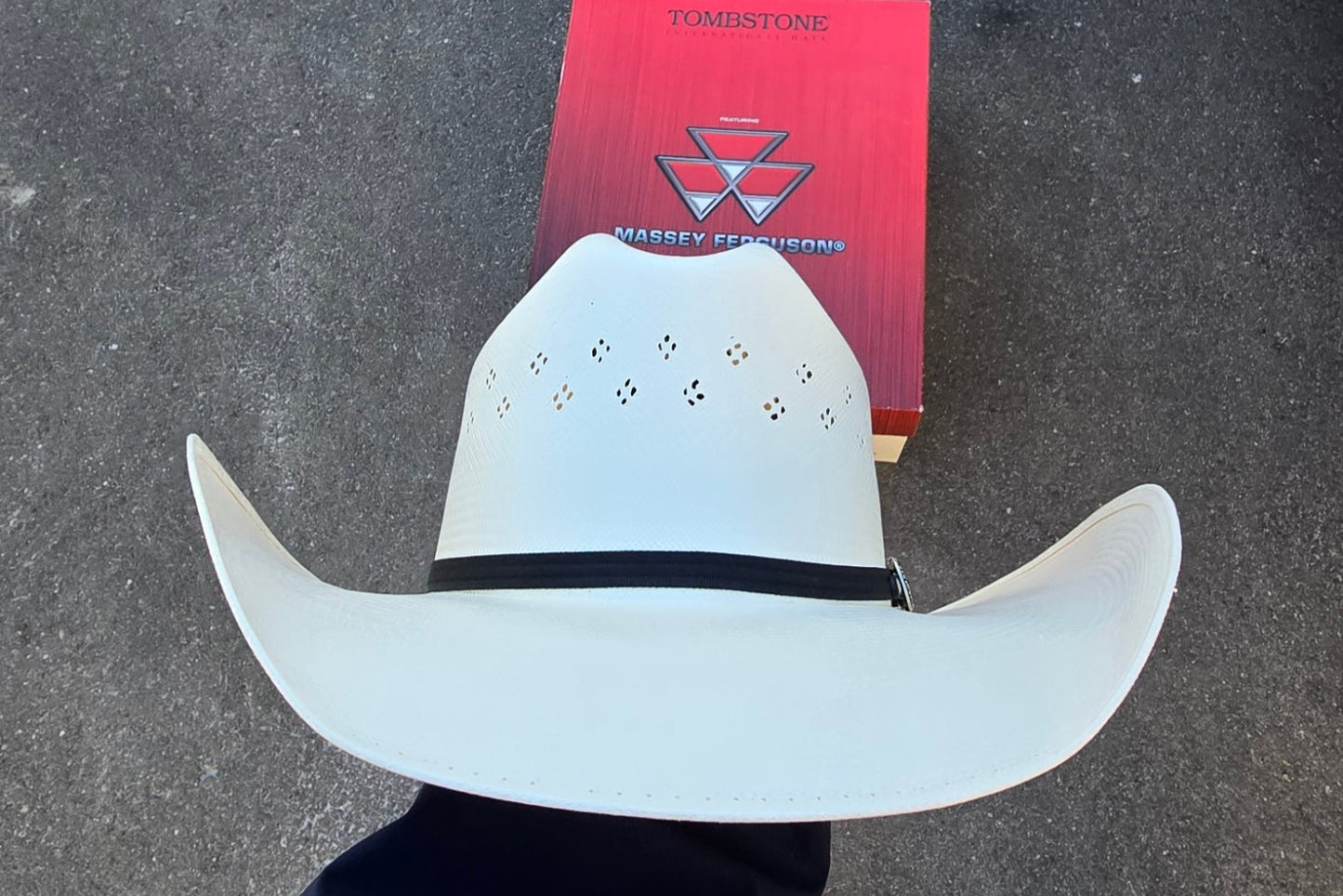 SOMBRERO TOMBSTONE 30X ROPER COLAB MASSEY FERGUSON
