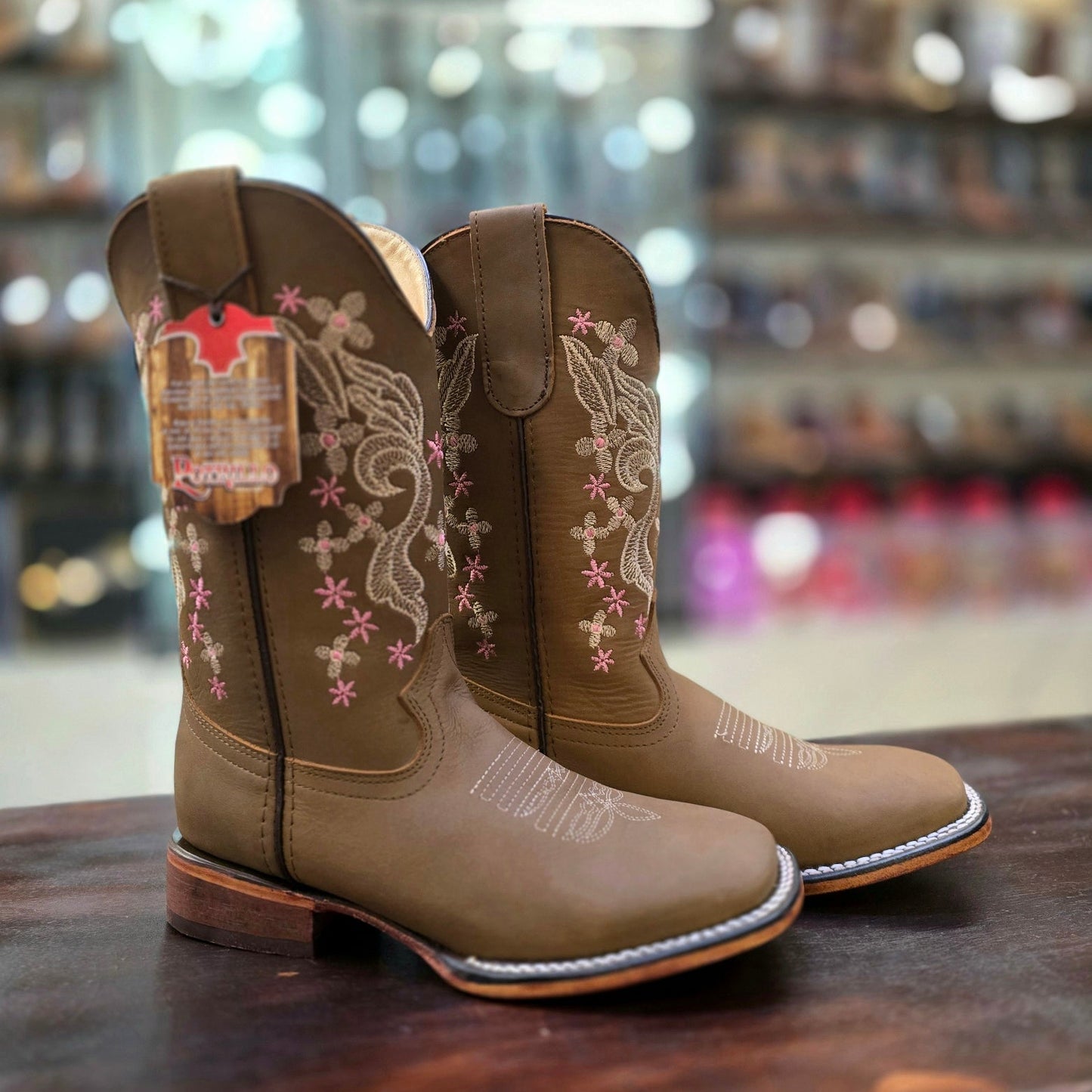 BOTAS VAQUERAS DAMA BORDADA FLORES ROSAS COLOR OCRE