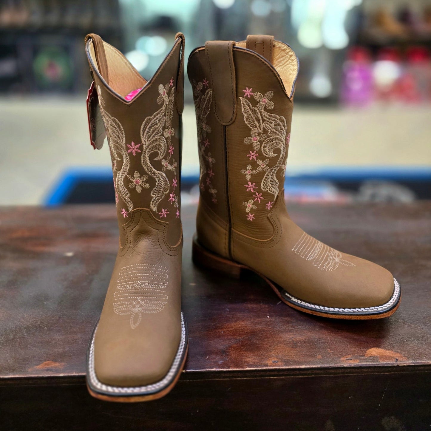 BOTAS VAQUERAS DAMA BORDADA FLORES ROSAS COLOR OCRE